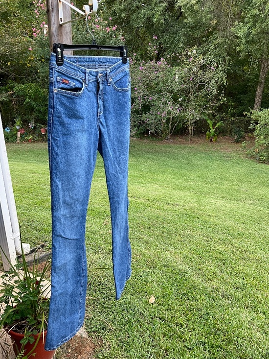 Lee Denim - VIntage Lee • Medium Wash 99% Cotton Bootcut Jeans • 33” Inseam • 8L,